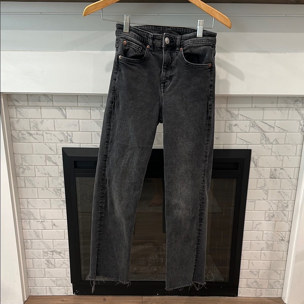 H&M Divided Black Straight Leg cropped Jeans